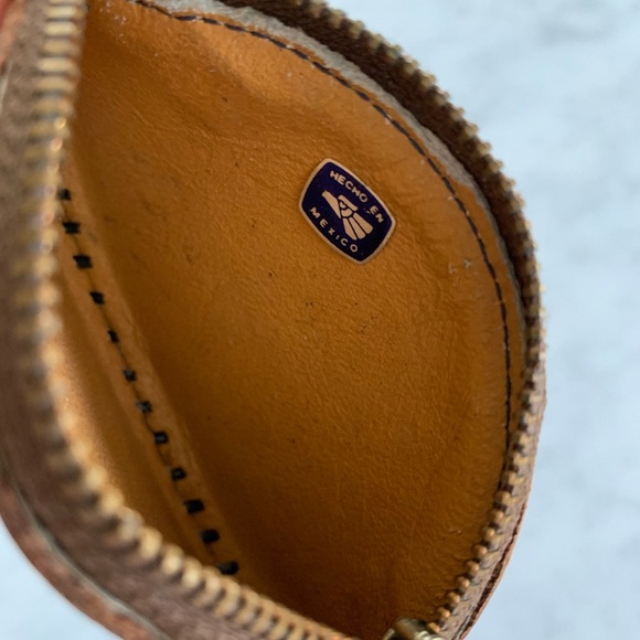 Leather hand tooled change purse with flower and acorn design - Picture 4 of 6